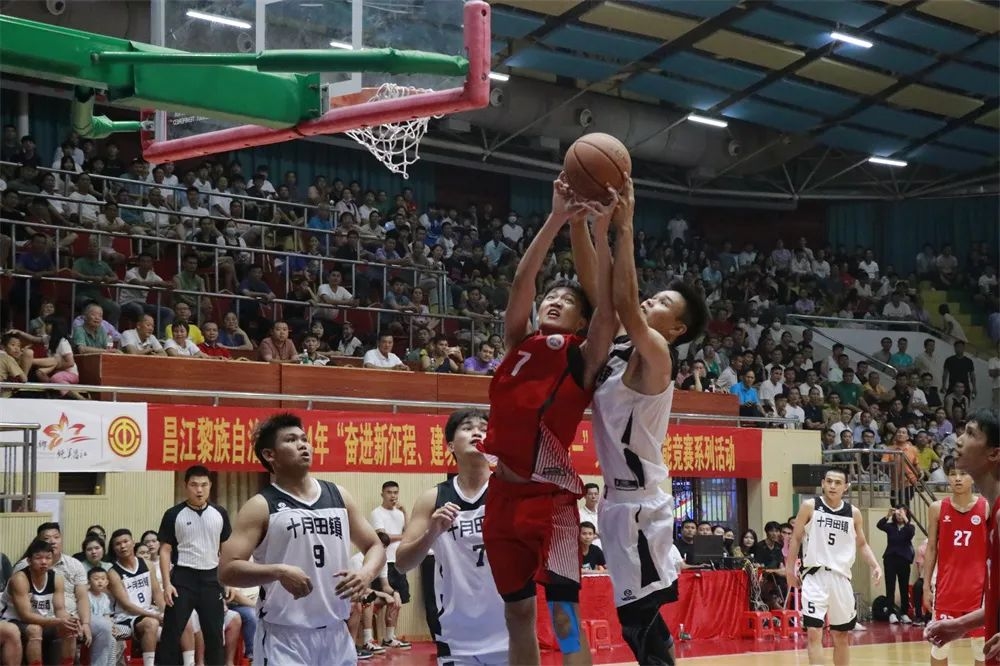 Jinnianhui官方-赛地聚焦——全明星赛清晨热度飙升；新疆广汇绝杀压哨；态度坚定；更衣室氛围转暖的简单介绍